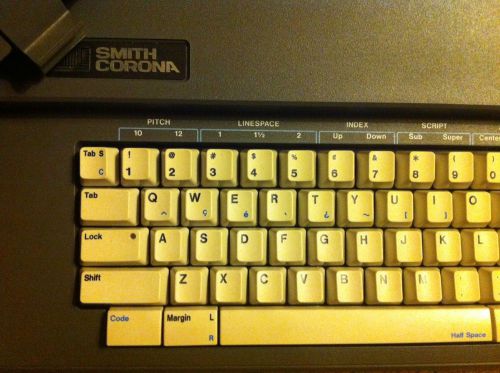 Smith Corona SL80 Electronic Typewriter with Portable Carrying Case