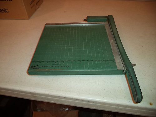 VINTAGE PREMIER PHOTO MASTERIALS CO WOODEN PAPER CUTTING BOARD 10X10 GREEN