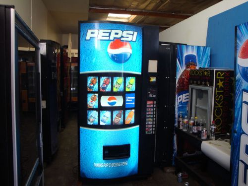 Vendo Multi Price Soda Vending Mach. 12, 16 &amp; 20 oz Pepsi/Coke 10 Selection V102