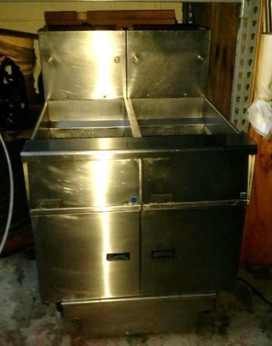 PITCO SG14 40LBS GAS DOUBLE DEEP FRYER WITH BUILT IN FILTRATION SYSTEM