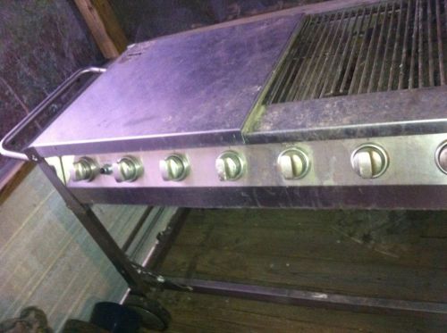 GRAND CAFE 3 FEET TALL OUTDOOR GRILL ELECTRIC IGNITORS ON WHEELS 10 FEET LONG