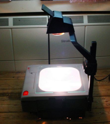 3M Model 9200 Overhead Projector w/ 2 working lamps Fold Down Arm