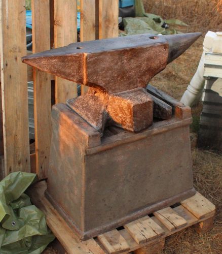 !!! 1898 dated hand forged blacksmith anvil 466 lbs &#034;&#034; with cast iron stand