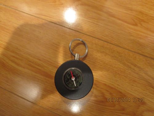 BELT RETRACTABLE KEY CHAIN WITH A COMPASS