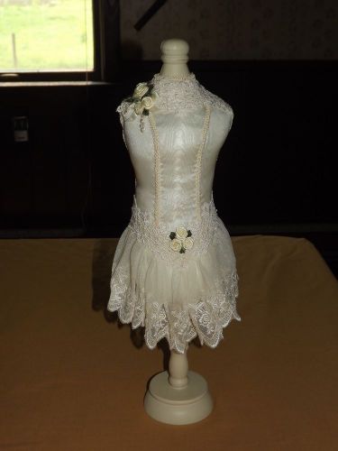 18 1/2&#034; HIGH WEDDING DRESS HAT STAND NEW UNUSED