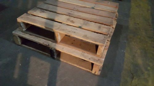 Wood pallets, Grade A, non standard size: 35&#034;x35&#034;x5&#034; (LxWxH)