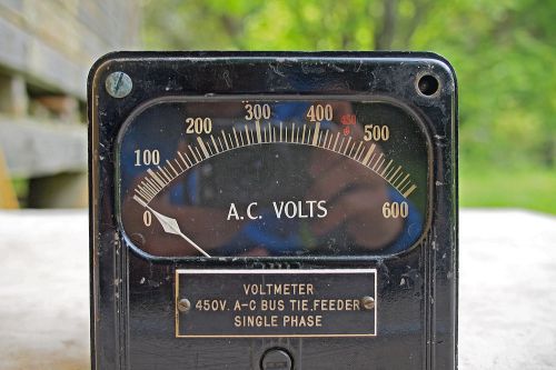Huge Vintage Westinghouse Meter, 600 Volts AC, 5-1/2&#034; Square. Decor?