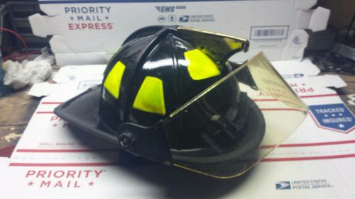 Cairns 1010 Firefighter Helmet NICE!