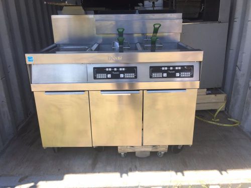 FRYMASTER -Dean Natural Gas Fryer With Filtration 2 Well, Dump Station Like New