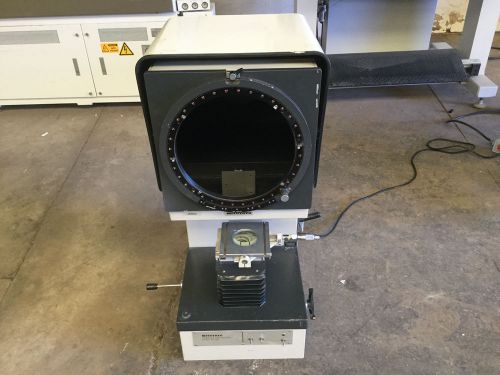 Mitutoyo Bench Model Optical Comparator/Profile Projector Model PJ-300 302-101