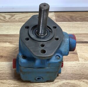 EATON VICKERS Hydraulic Vane Pump *V230 8W 1C F6 12 S138 C30 MS* *NOS*