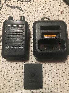 Motorola Minitor 6 UHF 450-486 5 Channel  Pager With Charger