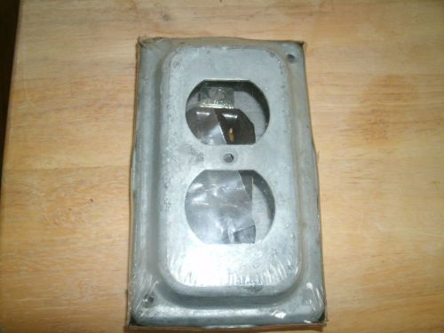BS9    WIREMOLD 1543GL GROUNDING DUPLEX RECEPTACLE A.S.A STANDARD 15A 125V