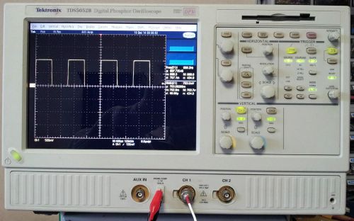 Tektronix TDS5052B Digital Phosphor Oscilloscope 500Mhz 5GS/s