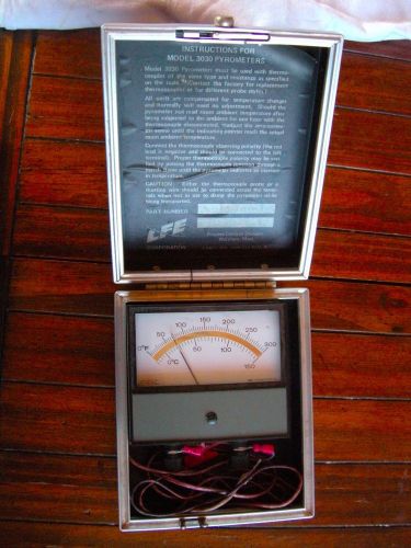 API INSTRUMENTS MODEL 3030 PYROMETER IN ORIGINAL CASE WITH INSTRUCTIONS