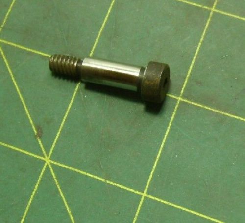 SHOULDER BOLTS SCREWS 1/4 X 5/8 SHOULDER 10-24 THREAD QTY 21 #51123