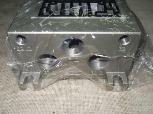 (q9-2) 1 new smc nvv5fs3-10-041-03t manifold block for sale