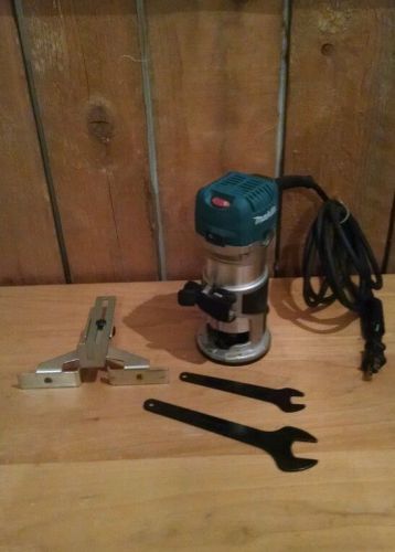 Makita RT0701C 1-1/4 HP Variable Speed Compact Router
