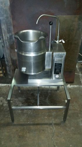 CLEVLAND STEAM KETTLE  (ELECTRIC) 8 GAL