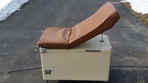 Umf excelsior exam examination table tattoo table united metal fabricators for sale