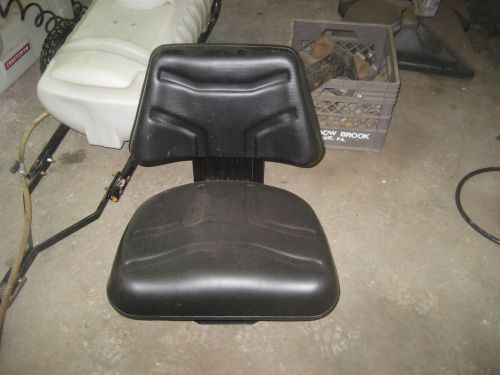 NEW TRACTOR OR IMPLEMENT HYDRAULIC SUSPENSION SEAT FAIRLY UNIVERSAL