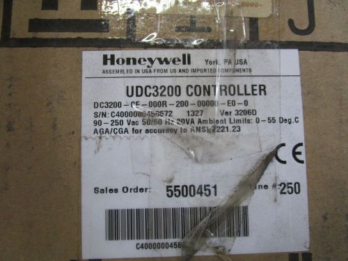 HONEYWELL TEMPERATURE CONTROLLER DC3200-CE-000R-200-00000-E0-0 *NEW IN BOX*