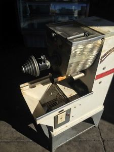 La Parmigiana (La Reginina) pasta extruder machine