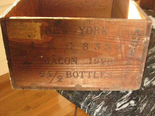 vintage wooden burgandy wine crate produce in France