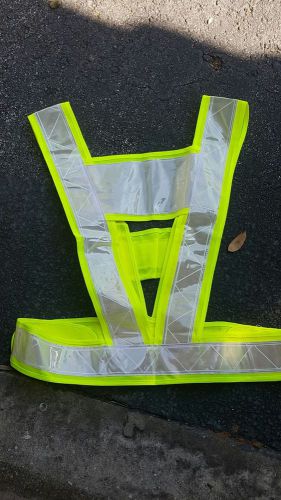 lot of 50 highly reflective safety vests with easy adjustable velcro strap fit