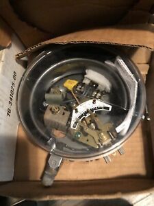 Dwyer Mercoid DA-31-3-7 Bourdon Tube Pressure Switch, Range 5-150 psig New