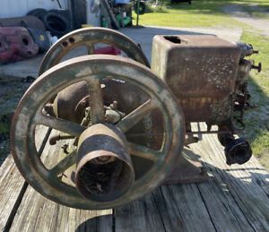 Vintage International Harvester Model M 1 1/2 Horse Hit and Miss Engine