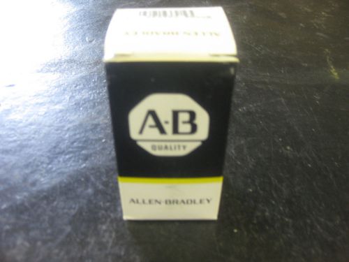 Allen Bradley - Small Square Ill Push Button Flushhead Ser A 800MB-CQA24S