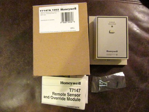 NIB HONEYWELL T7147A 1002 REMOTE SENSOR AND OVERRIDE MODULE SWITCH WITH LED