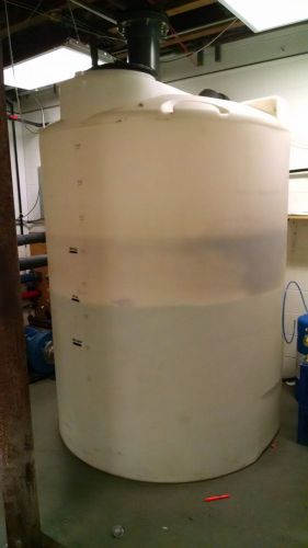 1100 gallon poly tank