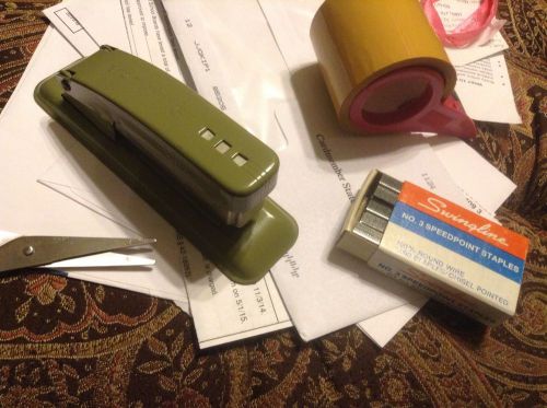 Vintage OLIVE GREEN Swingline CUB STAPLER 5 1/4&#034; &amp; 1000 Staples INDUSTRIAL metal