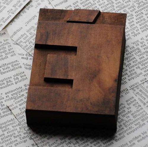 letter: E rare wide wood type 3.54&#034; woodtype font letterpress printing block