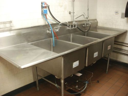 Heavy duty 3 bowl sink with sprayer/restaurant.... for sale