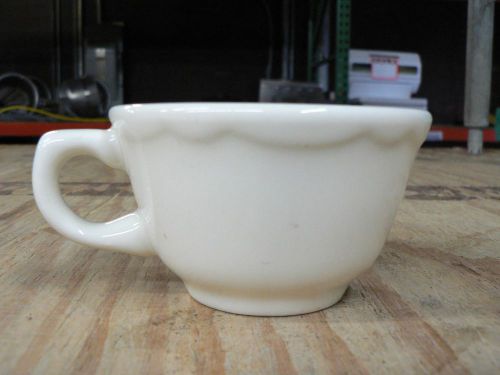112 BUFFALO CHINA COFFEE/TEA CUP  8 OZ IVORY SCALLOPED EDGE TEA CUP w/ Dish Rack