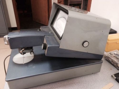 MACBETH TD-100A DENSIOMETER USED FOR PARTS OR REPAIR - WITH MANUAL
