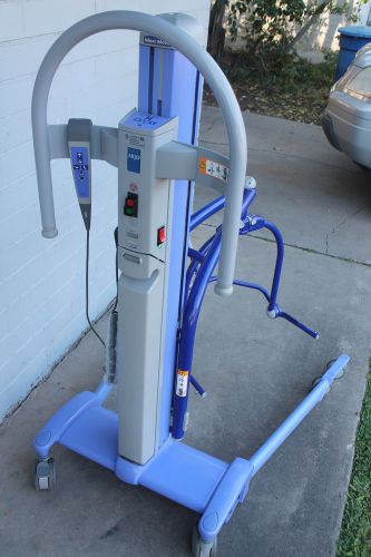 ARJO MAXI MOVE POWERED PATIENT LIFT - NEEDS BATTERY - 3.1 HRS with SLINGS
