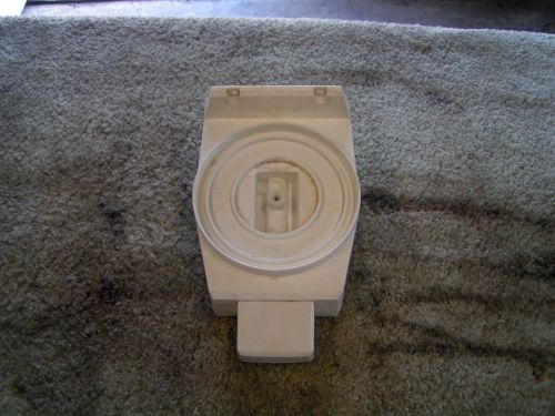 GOJO WALL MOUNTED SOAP DISPENSER - FRONT PUMP MODEL - LIGHTLY USED