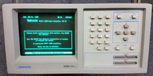TEKTRONIX 1220 LOGIC ANALYZER / Powers On