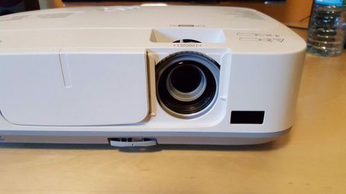 Nec 311x 3100-lumen portable multimedia projector - like new 99% lamp life for sale