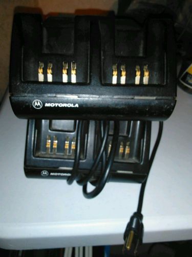 Motorola visar duel desktop battery charger