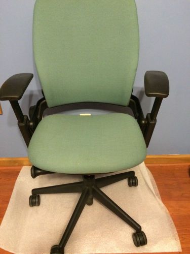 Steelcase Leap Chair, V2 -Fully Loaded Green Fabric