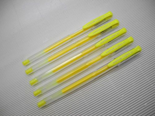 (10 Pens Pack) UNI-BALL SIGNO UM-100 0.7mm roller ball pen, FLUO. YELLOW (Japan)