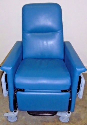 Champion 54 Series Patient Recliner Medical Dialysis Chair w/ 2 Side Tables