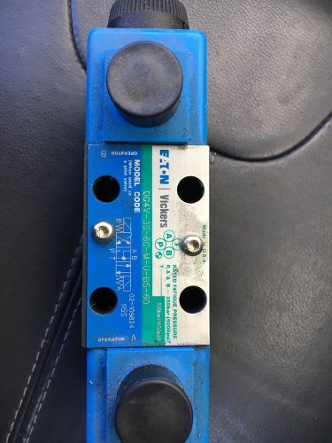 VICKERS DG4V-3S-6C-M-U-B5-60 SOLENOID OPERATED DIRECTIONAL VALVE 02-109824 NEW