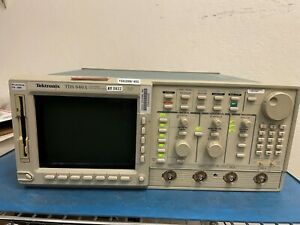 Tektronix TDS640A 500MHz 2GS/s Digital Oscilloscope