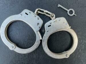 Smith &amp; Wesson Nickel S&amp;W Model 100-1 Chain Link Police Handcuffs &amp; Key